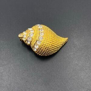 Kenneth Jay Lane VTG Conch Seashell Rhinestone‎ Gold Tone Shell Brooch Pendant